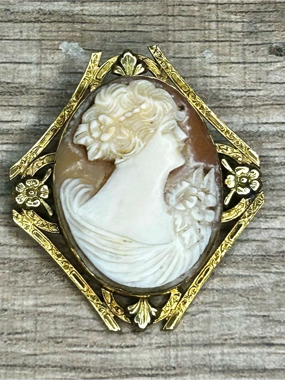 Vintage 12k G.F Carved Shell Cameo Brooch in Ivory 1/20 12.G.F Stamped. 1910-30s